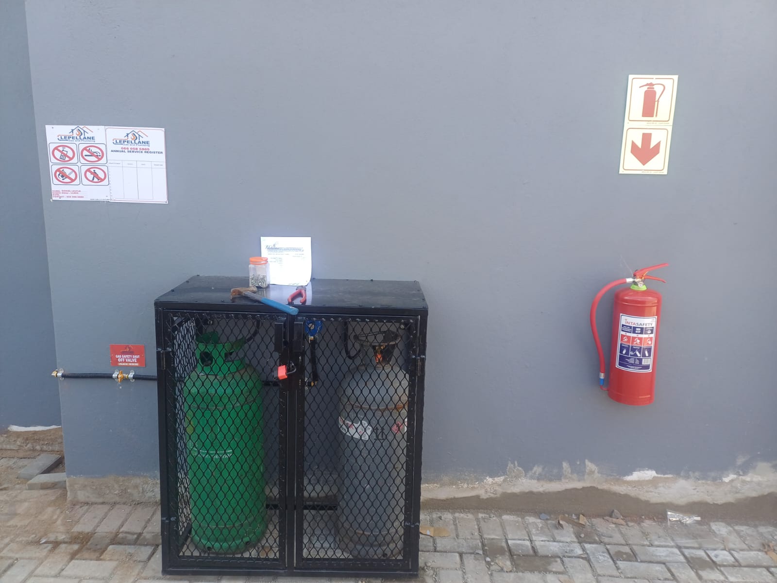 Gas Cage with Fire Extinguisher