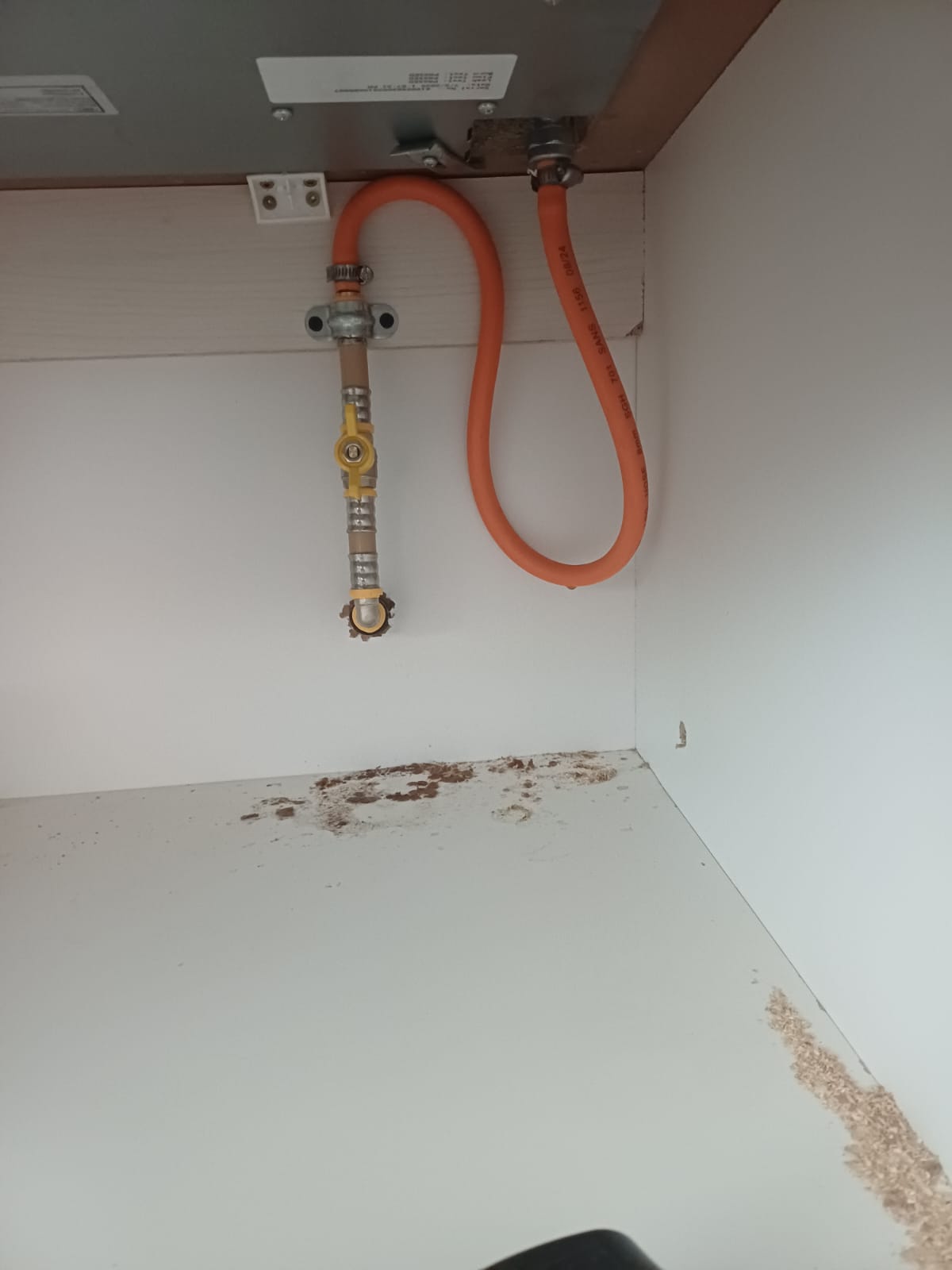 Gas Hose and Valve Connection